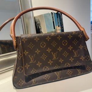 Authentic Louis Vuitton looping bag. Pm
